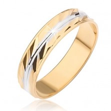 Band ring in gold colour with diagonal notches and silver central groove