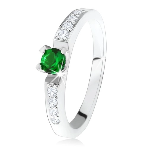 925 silver ring with store green stone