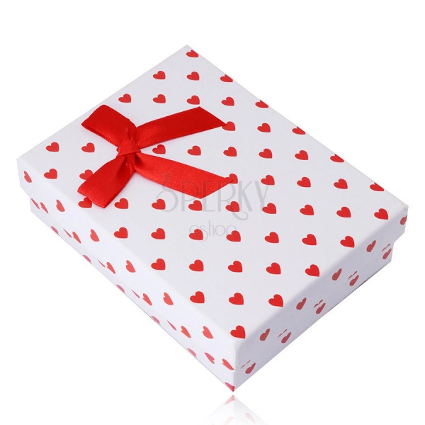 Gift box for a chain or a set – red hearts, white background