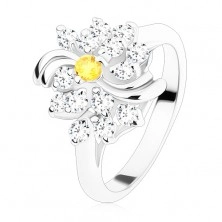 Ring in silver hue, clear flower with coloured centre, shiny arcs