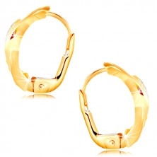 585 Gold earrings – two joined ovals with tiny cuts 