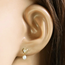 Stud earrings in 14K yellow gold – a flower with interlacing petals, clear zircon, white pearl