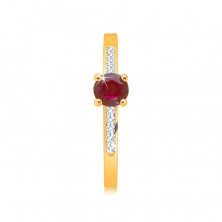 Ring made of 9K yellow gold – radiant round ruby in a mount, zircon strips