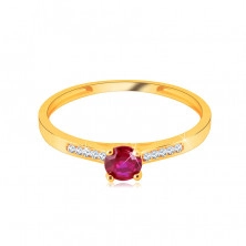 Ring made of 9K yellow gold – radiant round ruby in a mount, zircon strips